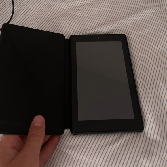 Kindle Fire HD Tablet - Picture 4 of 5